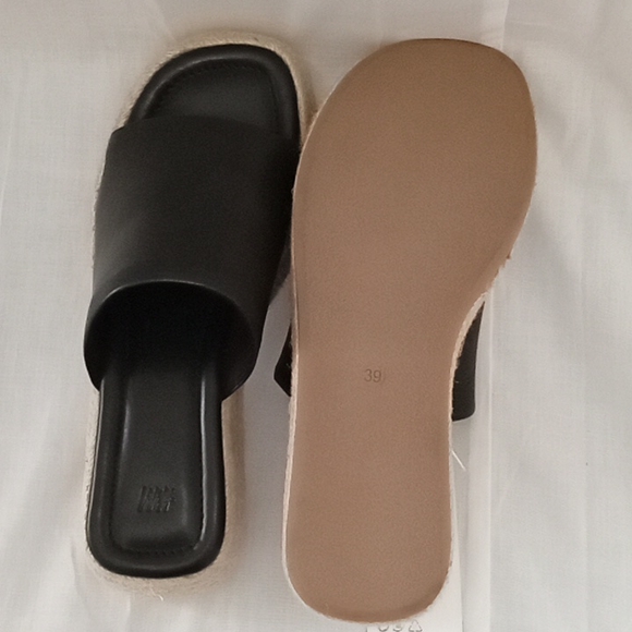 Sandals - Picture 5 of 5